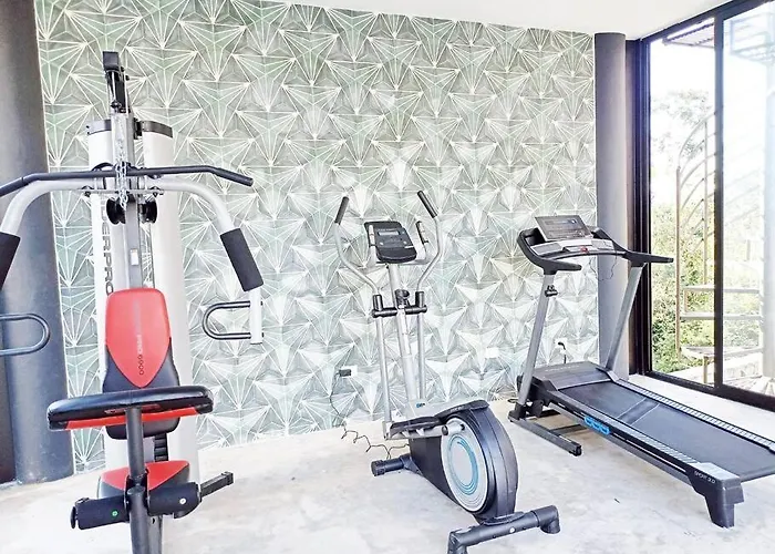 306 Amena 1br Penthouse W/ Gym & Private Pool/rooftop Apartment *